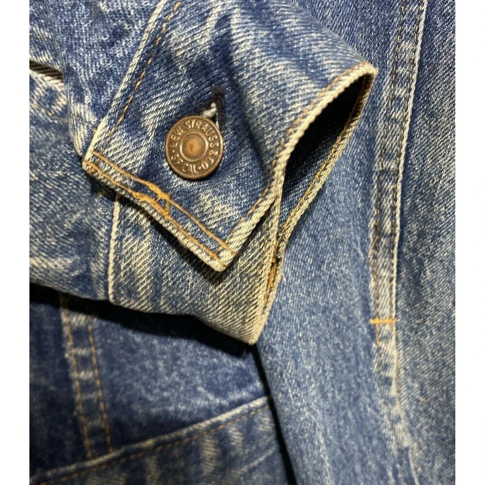 Vtg Levis Trucker Denim Jean Jacket Type III 70505 0217 Size 40 USA Medium Wash